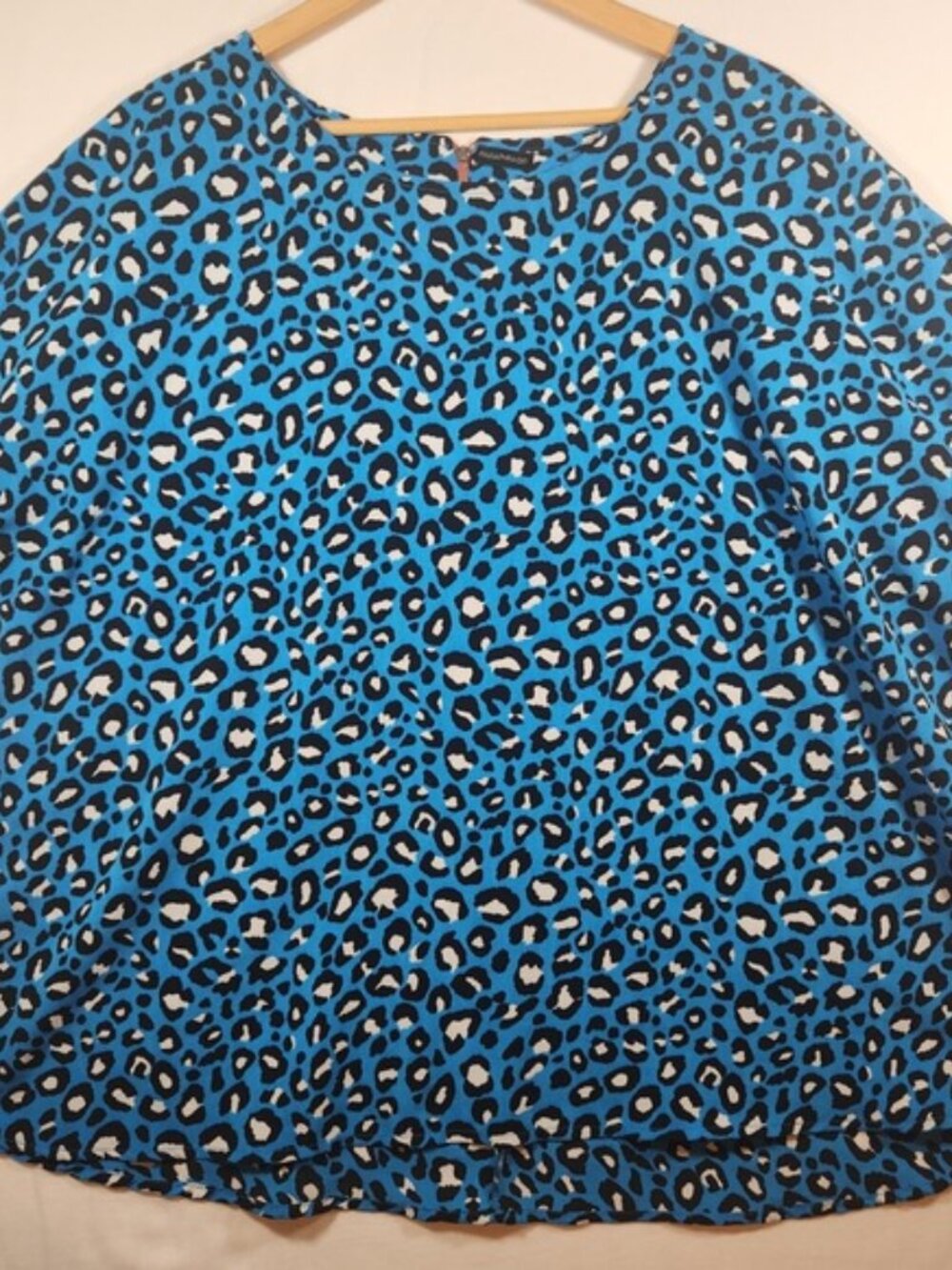 Paraphrase Blue Leopard Print Exposed Back Zip Blouse Top 2X‎ Style 5913